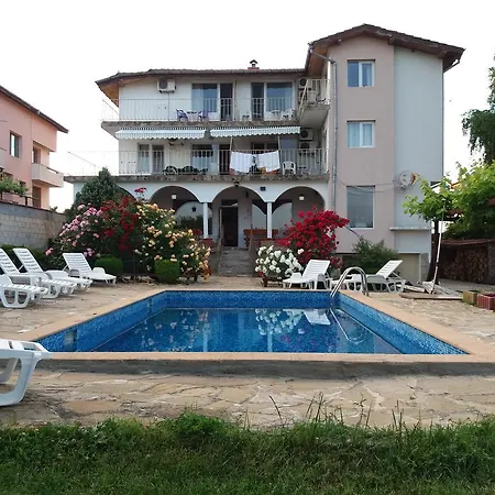 招待所 白屋度假村 *