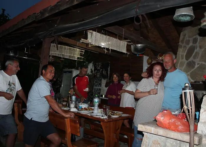 The White House Pensión Bliznatsi